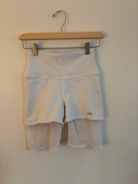 Alo Yoga women's high-waisted biker shorts size XS